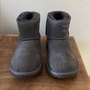 UGG Kids Gray Boots Classic II Mini Size 2